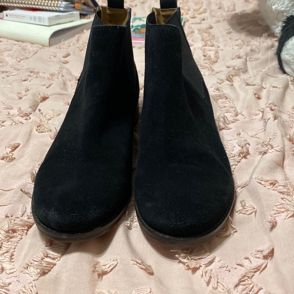 Lucky Brand Chelsea boots. Good condition. Worn gently!